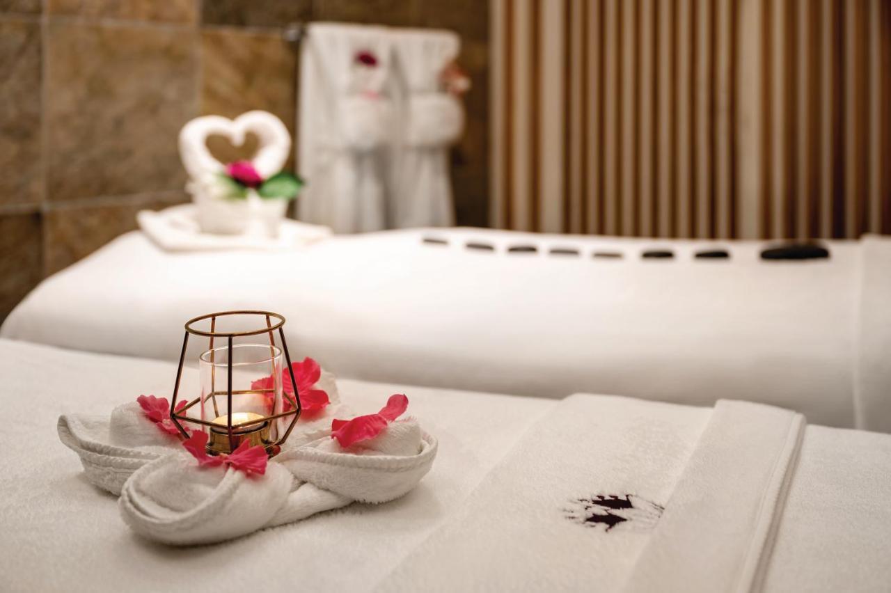 Wyndham Doha West Bay Hotel Ngoại thất bức ảnh Spa at the hotel