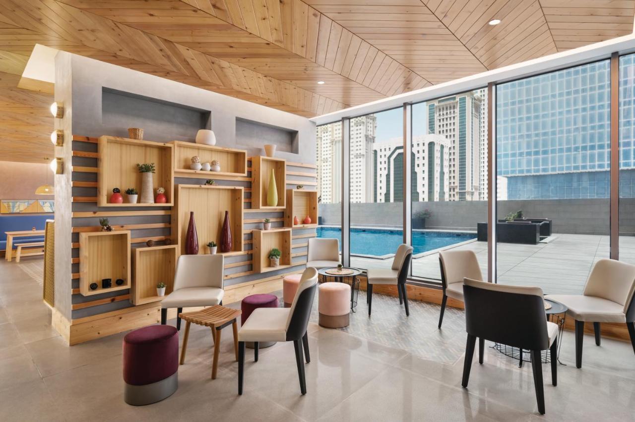 Wyndham Doha West Bay Hotel Ngoại thất bức ảnh The Pool Bar