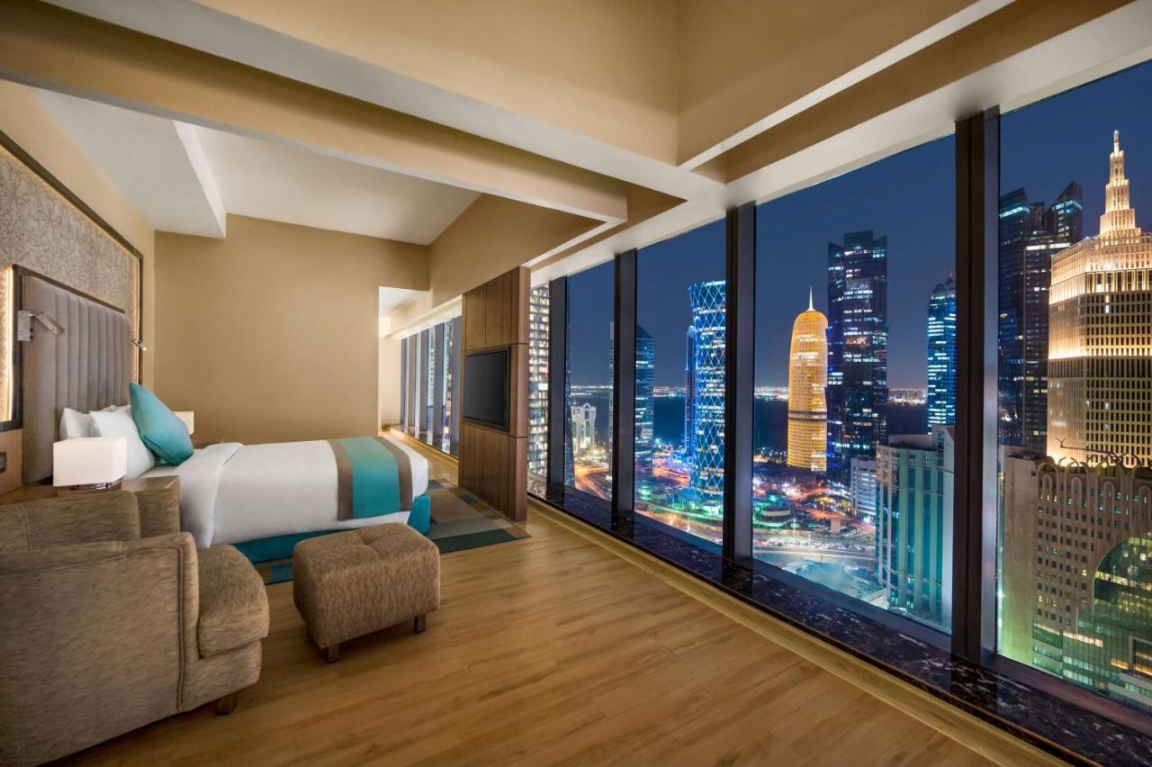 Wyndham Doha West Bay Hotel Ngoại thất bức ảnh A bedroom at the hotel