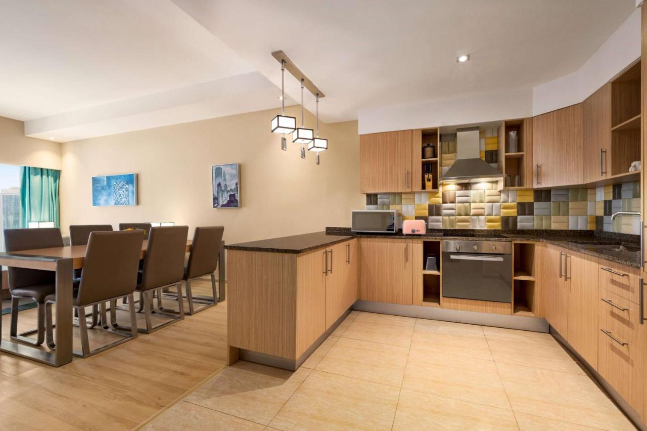 Wyndham Doha West Bay Hotel Ngoại thất bức ảnh A typical kitchen in a serviced apartment